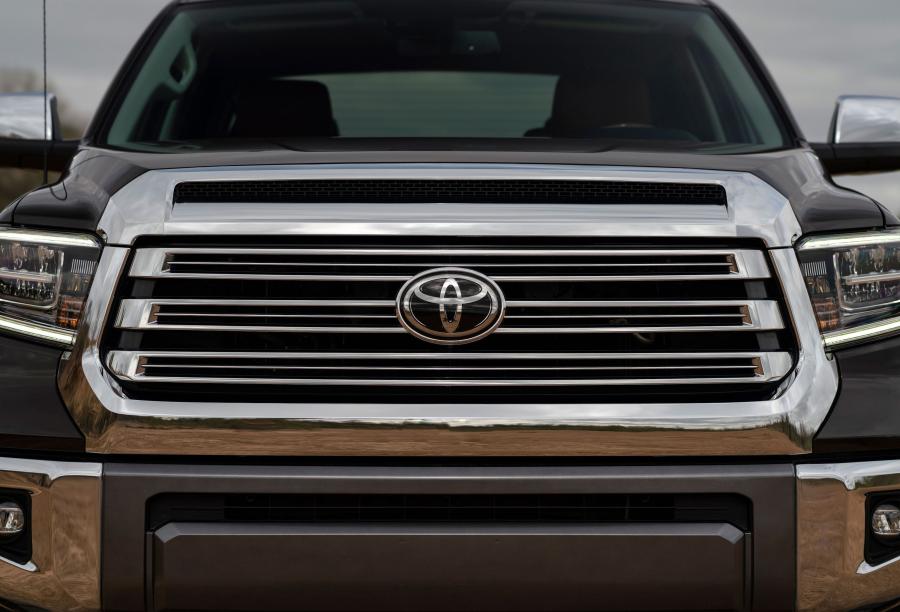 Детали экстерьера Toyota Tundra 1794 Edition CrewMax 2017 года  (фото 11 из 22)